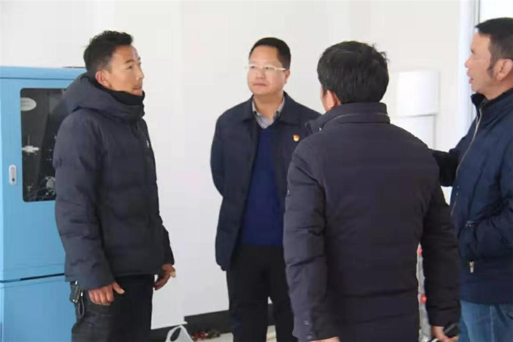 吉隆縣縣委副書記、縣長胡紅等領(lǐng)導(dǎo)班子進行檢查和指導(dǎo)工作