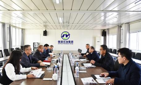 農(nóng)高區(qū)黨工委委員、管委會(huì)副主任曹永湖到俊源石油走訪